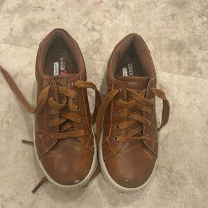 Deerstag Shoes - Youth 13.5